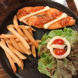 สเต็กปลาแซลมอน ซอสพริกขี้หนู