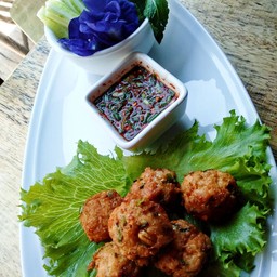 ลาบไก่ทอด