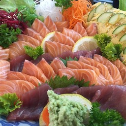 สามารถเลือก  Main Tuna. and salmonได้ ใน เซต Ume  ขึ้นไป