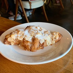 Knots Cafe And Living