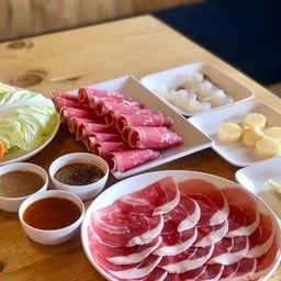 Kinn's The Buta ประชาอุทิศ