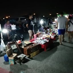 ตลาดนัดสังกะสี