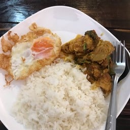 ข้าวแกงนครปฐมรสเด็ด  (แม่อ้ายแมนเจ้าเก่า) ปากหมาโครตอร่อย
