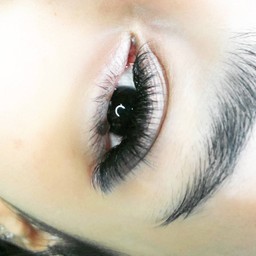 ต่อขนตาแบบวอลุ่ม