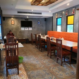 ชอบห้องแอร์โซนนี้ที่สุด ถ้ามาเป็นกลุ่มเพื่อนๆหลายคน โซฟาอันนี้คือดีงาม