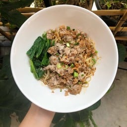 บะหมี่น้ำหมูบะช่อทรงเครื่อง