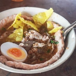 ก๋วยเตี๋ยวหมูผู้ใหญ่ลี