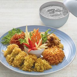 ข้าวแช่หอมมะลิ พร้อมเครื่องเคียง