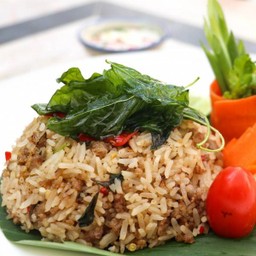 ข้าวคลุกกระเพราหมู