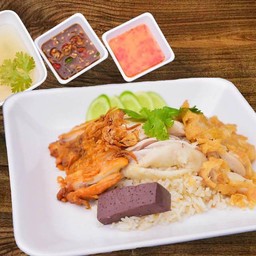 ข้าวมันไก่ 3 อย่าง (ไก่ตอน+ไก่ทอด+ไก่ย่าง)