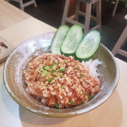 ข้าวแซลมอนสับย่างซอสโฮมมุ