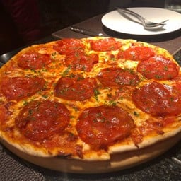 พิซซ่า (พาร์ม่าแฮม-ซาลามี่)