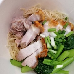 หมูกรอบ หนังแห้งๆ มันไม่เยอะ อร่อยมากๆ