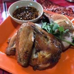 ไก่อบโอ่งหนึ่งตัว