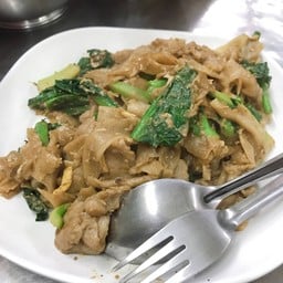 ราดหน้ายอดผักบางบอน