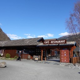 ร้านตรงทางขึ้นเรือ