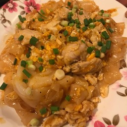 เส้นใหญ่ก๋วยเตี๋ยวคั่ว