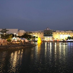 B Duck เล่นน้ำกัน