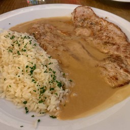 เนื้อหมูที่มาแบบแบนๆและไม่มีมันเลย นุ่มกว่าที่คิด