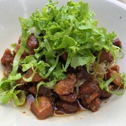บะหมี่แห้งหมูหวาน เคี่ยวข้ามคืน