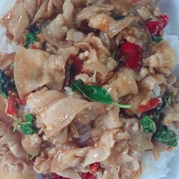 กะเพราส่มชั้นชาบู นุ่มละมุนลิ้น
