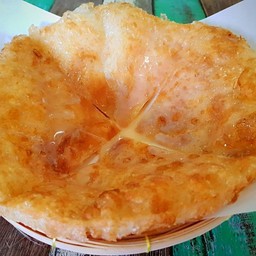 โรตีนม (Thai style fried roti with sweet milk)