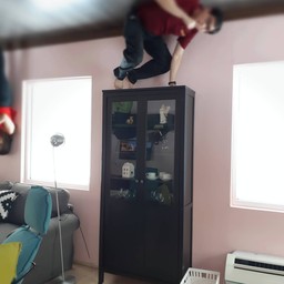 ผมนอนนะ ไม่ได้ปีนไปบนนั้น