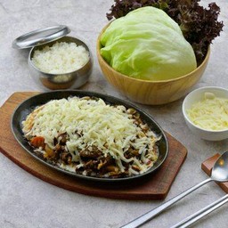 หมูผัดพริกเกาหลีราดชีส (Cheese spicy stir fried pork)