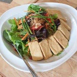 สลัดเต้าหู้ญี่ปุ่น