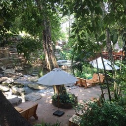 โซนที่นั่งริมน้ำจ้า