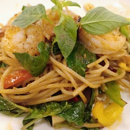 สปเก็ตตี้ซอลเพสโตพริกแดงกุ้ง