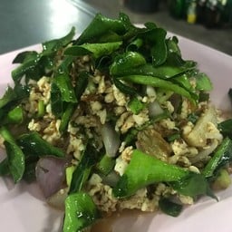 น้องหนิงแอบอร่อย