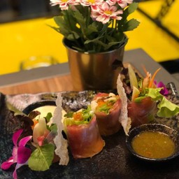 Grave-lax Salmon salad Roll