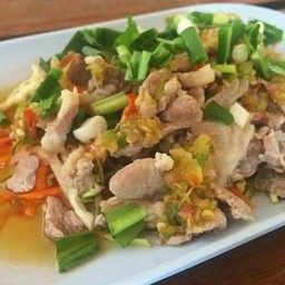 หมูสะดุ้ง