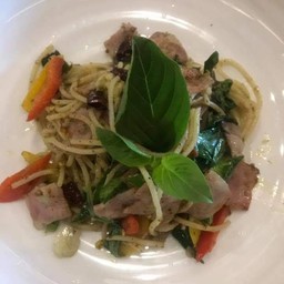 สปาเก๊ตตี้ เบคอนพริกแห้ง