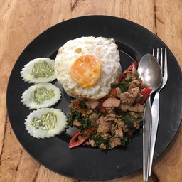 กะเพราหมูชิ้น