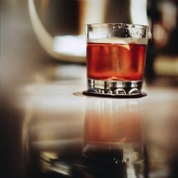 Base Gin  เคล็ดลับคือ Sweet Vermouth ซึ่งที่นี่ใช้ ของ The Dolin