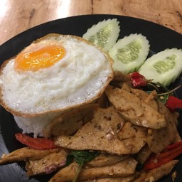 กะเพราหมูยอ