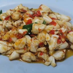 เนื้อปูก้อนผัดพริกเหลือง