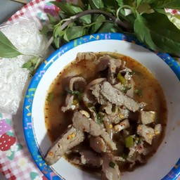 ส้มตำ น้ำตก หน้ามบ.ฉัตรเพชร