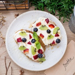 Ricotta Toast with Berries