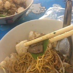ร้านก๋วยเตี๋ยวป๋อง-คิด
