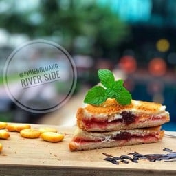 ร้านอาหารมูนริเวอร์ โรงแรมผึ้งหลวง ริเวอร์ไซด์