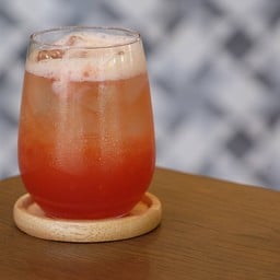 นางลิ้นจี่กุหลาบโซดา