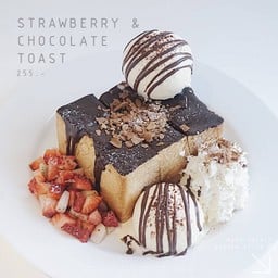 Stawberry and Chocolate Toast