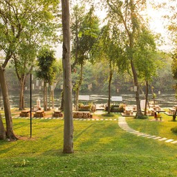 บรรายากาศ River Romance ห้องอาหารสุดโรแมนติคริมแม่น้ำแคว
