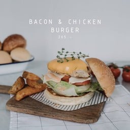 Burger Bacon and Chicken