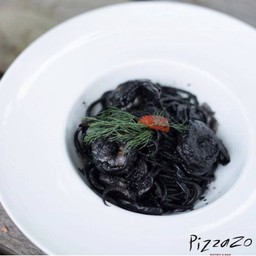 Spaghetti squid ink sauce