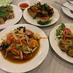 ฝุ่นตลบ Esan Cuisine อิมพีเรียล