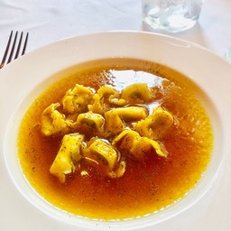 “Oxtail Soup with Dumplings” ใช้แต่น้ำซุป ไม่มีหาง อร่อยมาก ⭐️⭐️⭐️⭐️⭐️